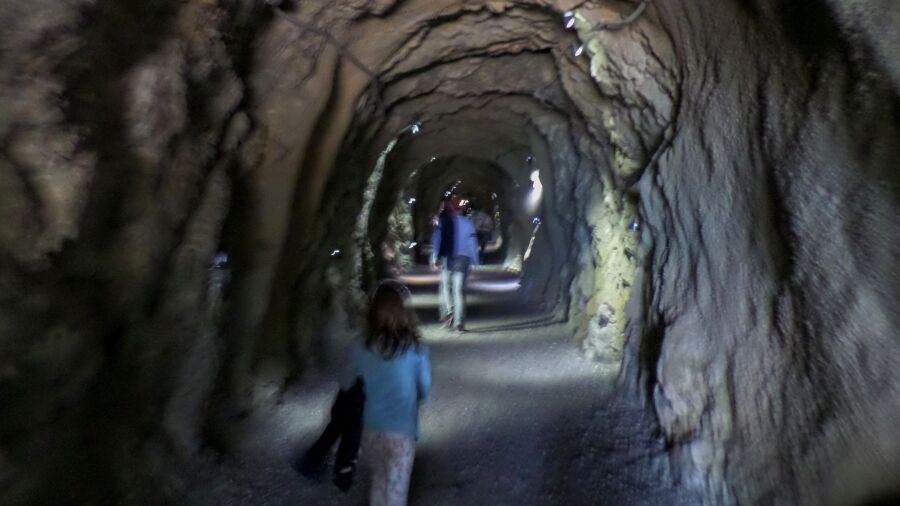 Bild Tuneldurchgang Wanderweg zur Eisriesenwelt © HD-Graphy.de