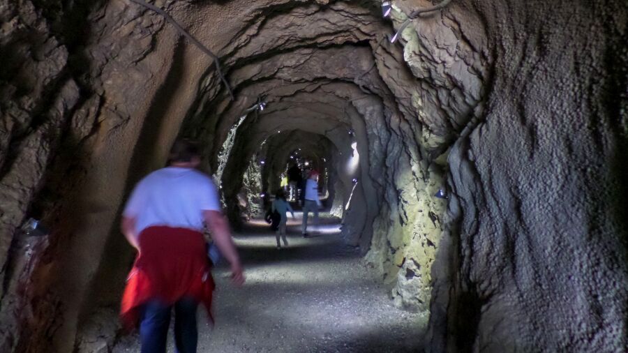 Bild Tuneldurchgang Wanderweg zur Eisriesenwelt © HD-Graphy.de