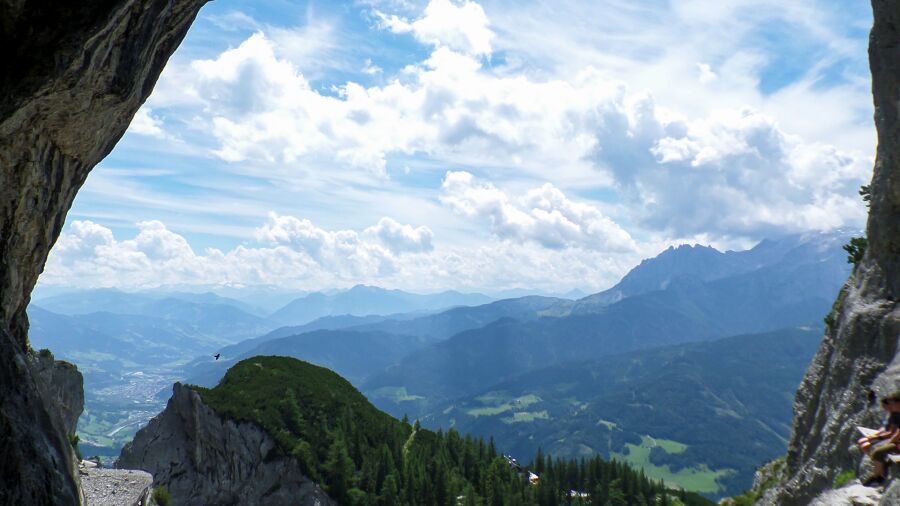 Bild Blick ins Tal vom Eingang der Eisriesenhöhle © HD-Graphy.de