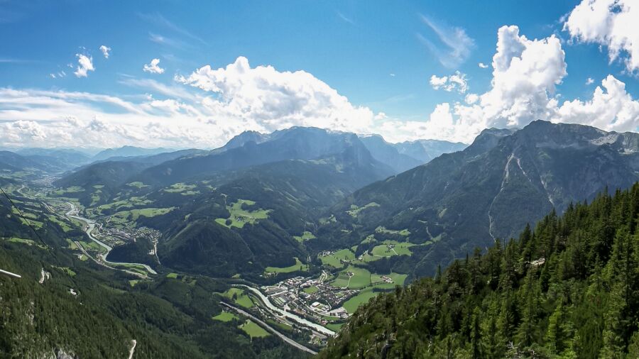 Bild Blick ins Tal vom Eingang der Eisriesenhöhle © HD-Graphy.de