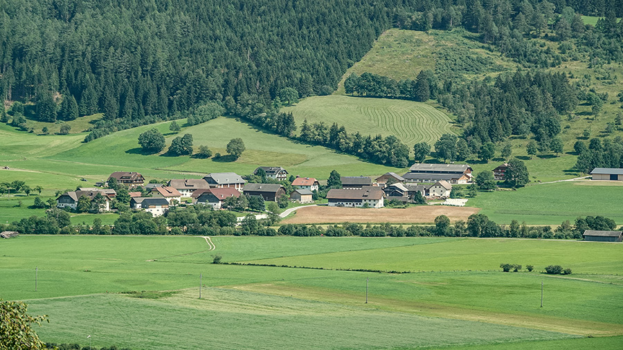 © HD-Graphy.de - Blick auf  kleines Dorf